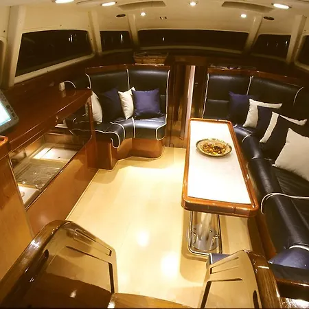 Botel Italo Sailing Yachts