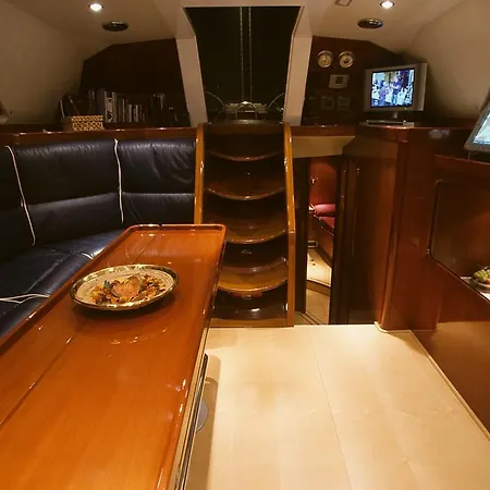Botel Italo Sailing Yachts