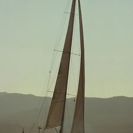 Botel Italo Sailing Yachts