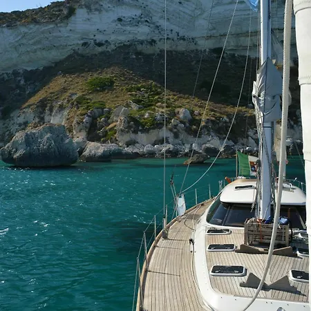 Botel Italo Sailing Yachts